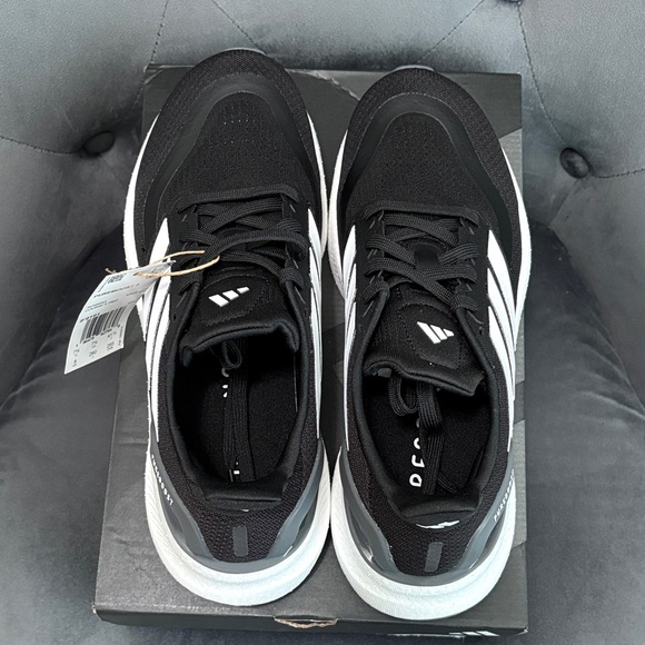 Adidas Men’s Pureboost 5 Black and White Running Shoes in Size 8 - Picture 5 of 7